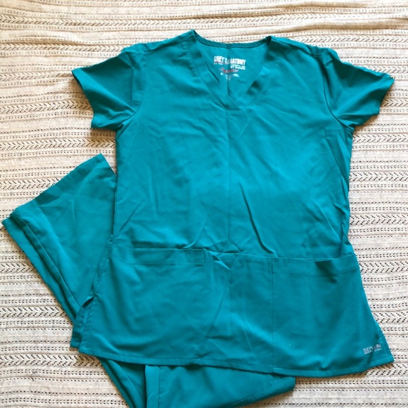 Set of two grey’s anatomy scrubs - Picture 4 of 8